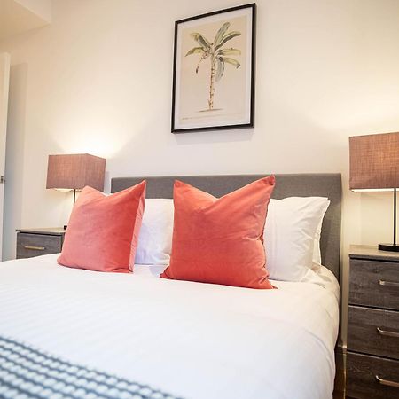 Deluxe Chic 1 2 Bed Apts Near Heathrow Legoland Windsor Slough Villa Eksteriør bilde