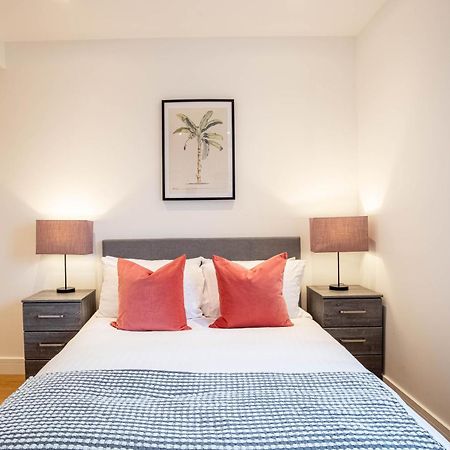 Deluxe Chic 1 2 Bed Apts Near Heathrow Legoland Windsor Slough Villa Eksteriør bilde