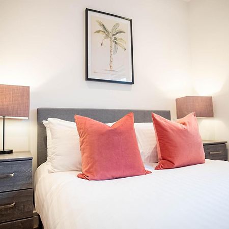 Deluxe Chic 1 2 Bed Apts Near Heathrow Legoland Windsor Slough Villa Eksteriør bilde