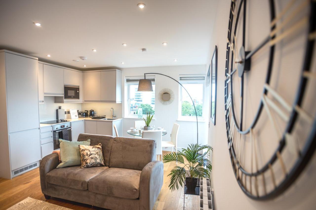 Deluxe Chic 1 2 Bed Apts Near Heathrow Legoland Windsor Slough Villa Eksteriør bilde