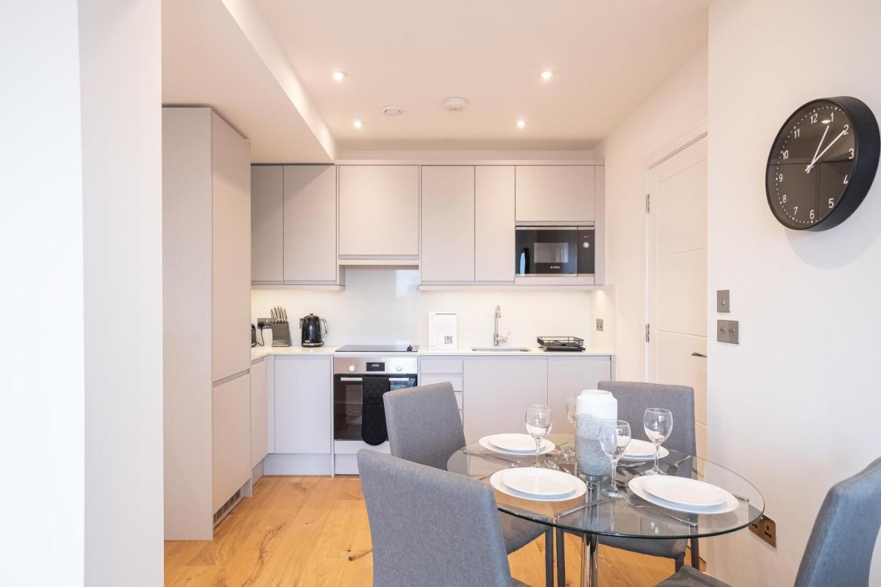 Deluxe Chic 1 2 Bed Apts Near Heathrow Legoland Windsor Slough Villa Eksteriør bilde
