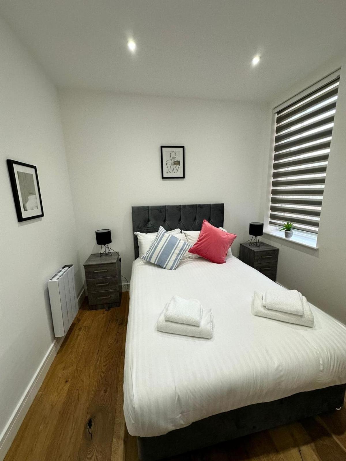 Deluxe Chic 1 2 Bed Apts Near Heathrow Legoland Windsor Slough Villa Eksteriør bilde