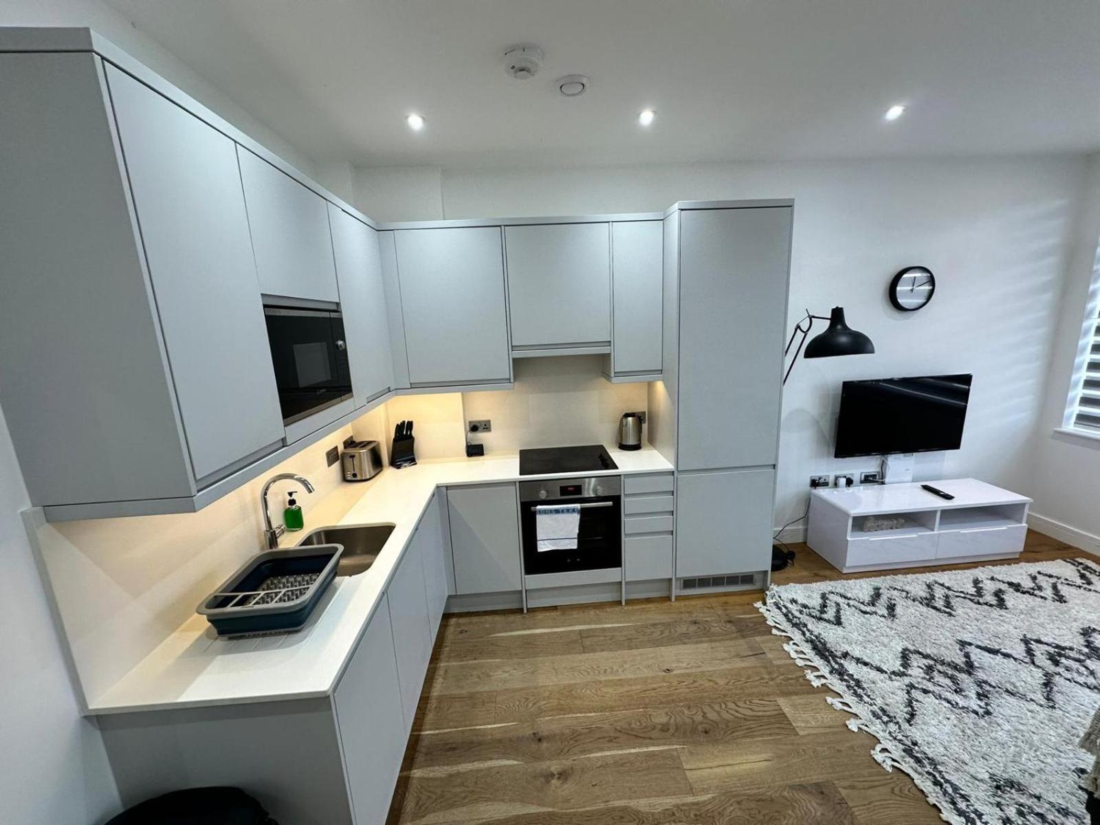 Deluxe Chic 1 2 Bed Apts Near Heathrow Legoland Windsor Slough Villa Eksteriør bilde