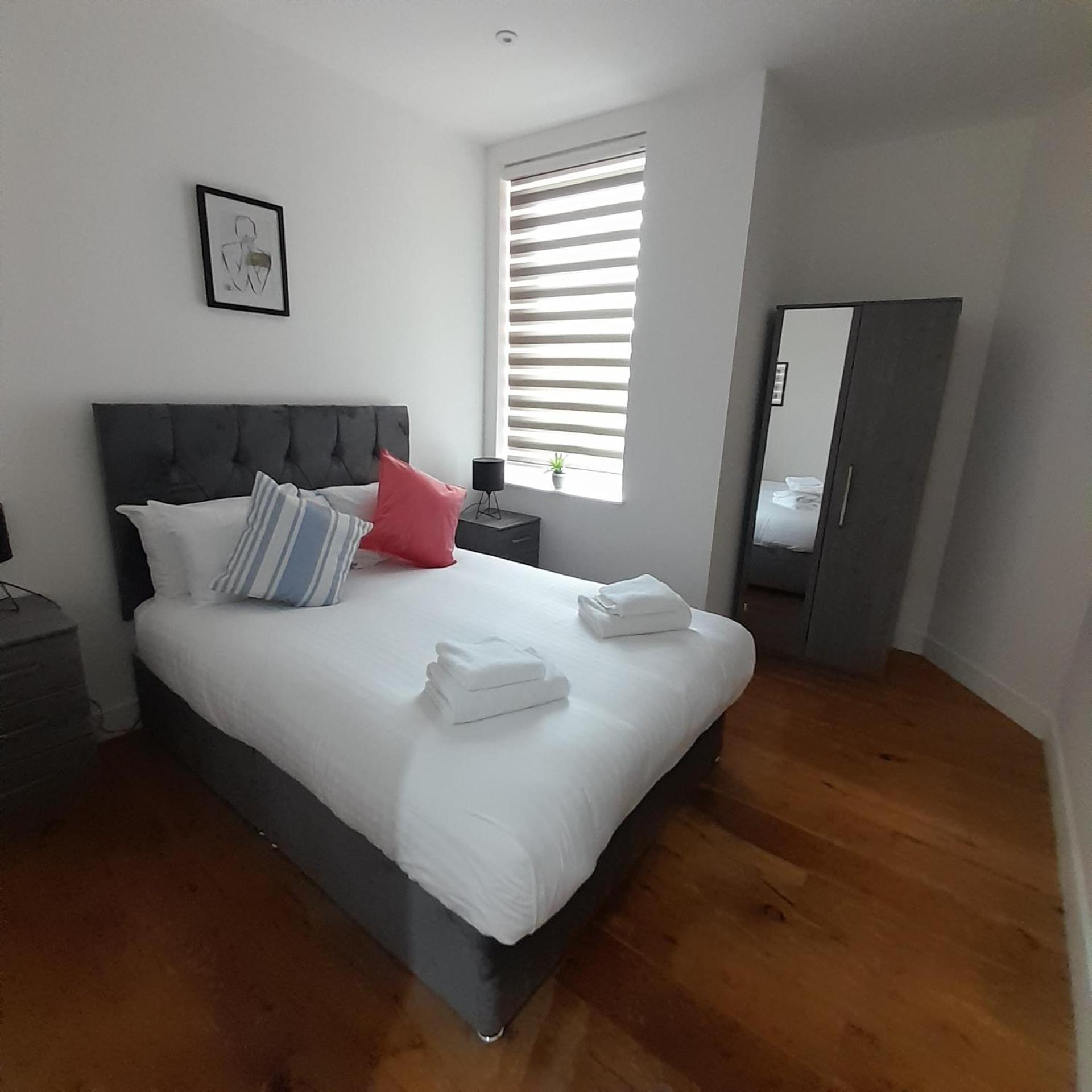 Deluxe Chic 1 2 Bed Apts Near Heathrow Legoland Windsor Slough Villa Eksteriør bilde