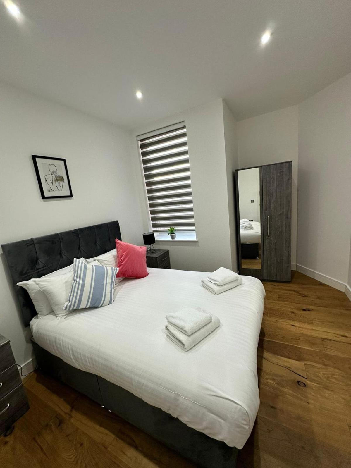 Deluxe Chic 1 2 Bed Apts Near Heathrow Legoland Windsor Slough Villa Eksteriør bilde