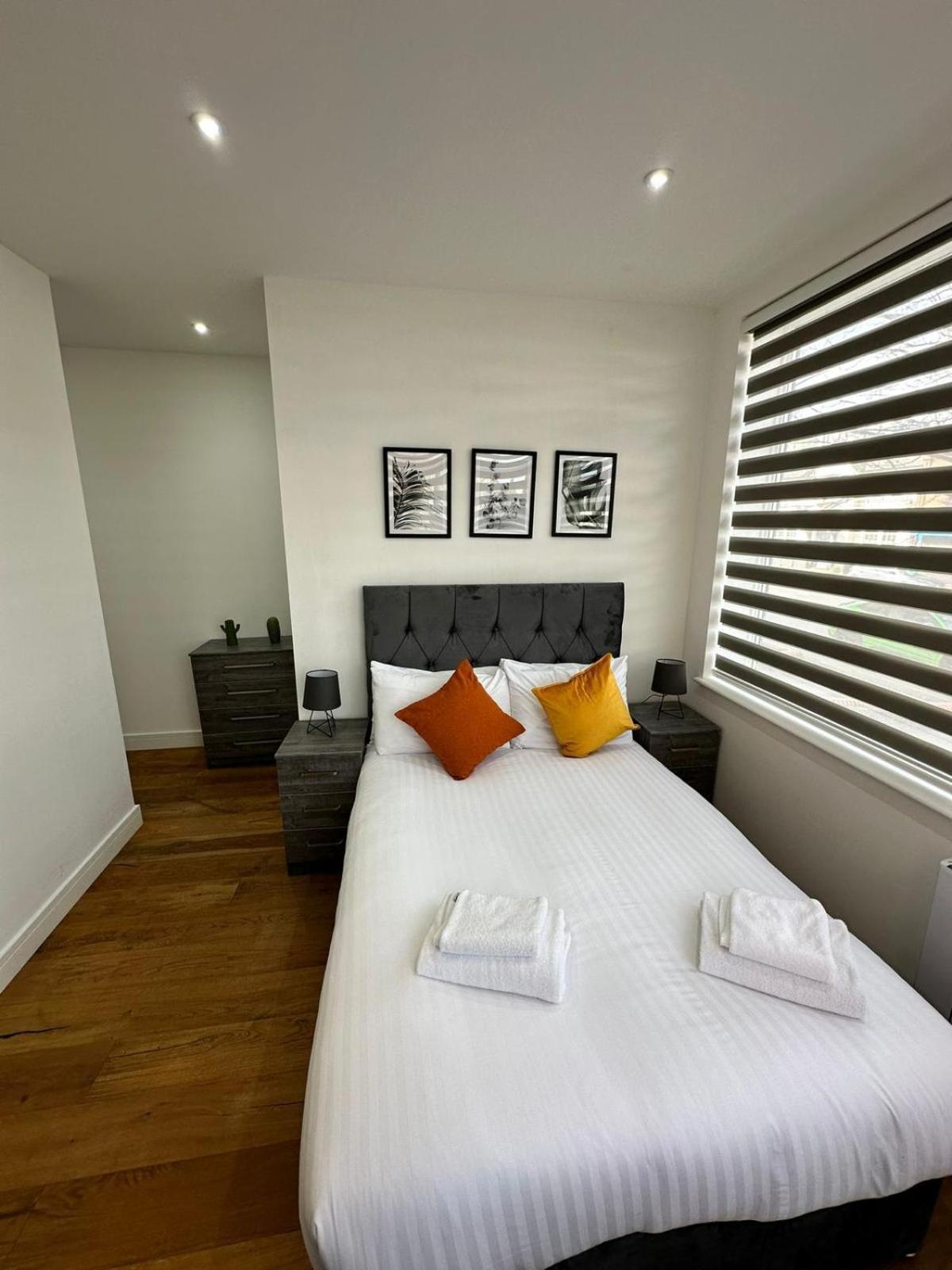 Deluxe Chic 1 2 Bed Apts Near Heathrow Legoland Windsor Slough Villa Eksteriør bilde