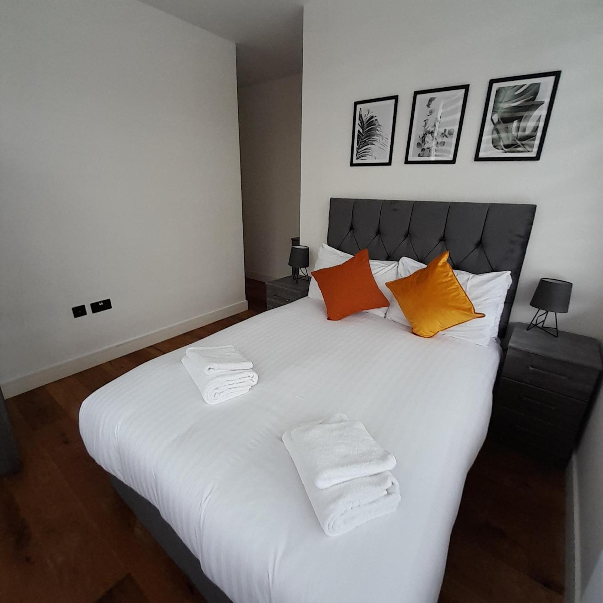 Deluxe Chic 1 2 Bed Apts Near Heathrow Legoland Windsor Slough Villa Eksteriør bilde