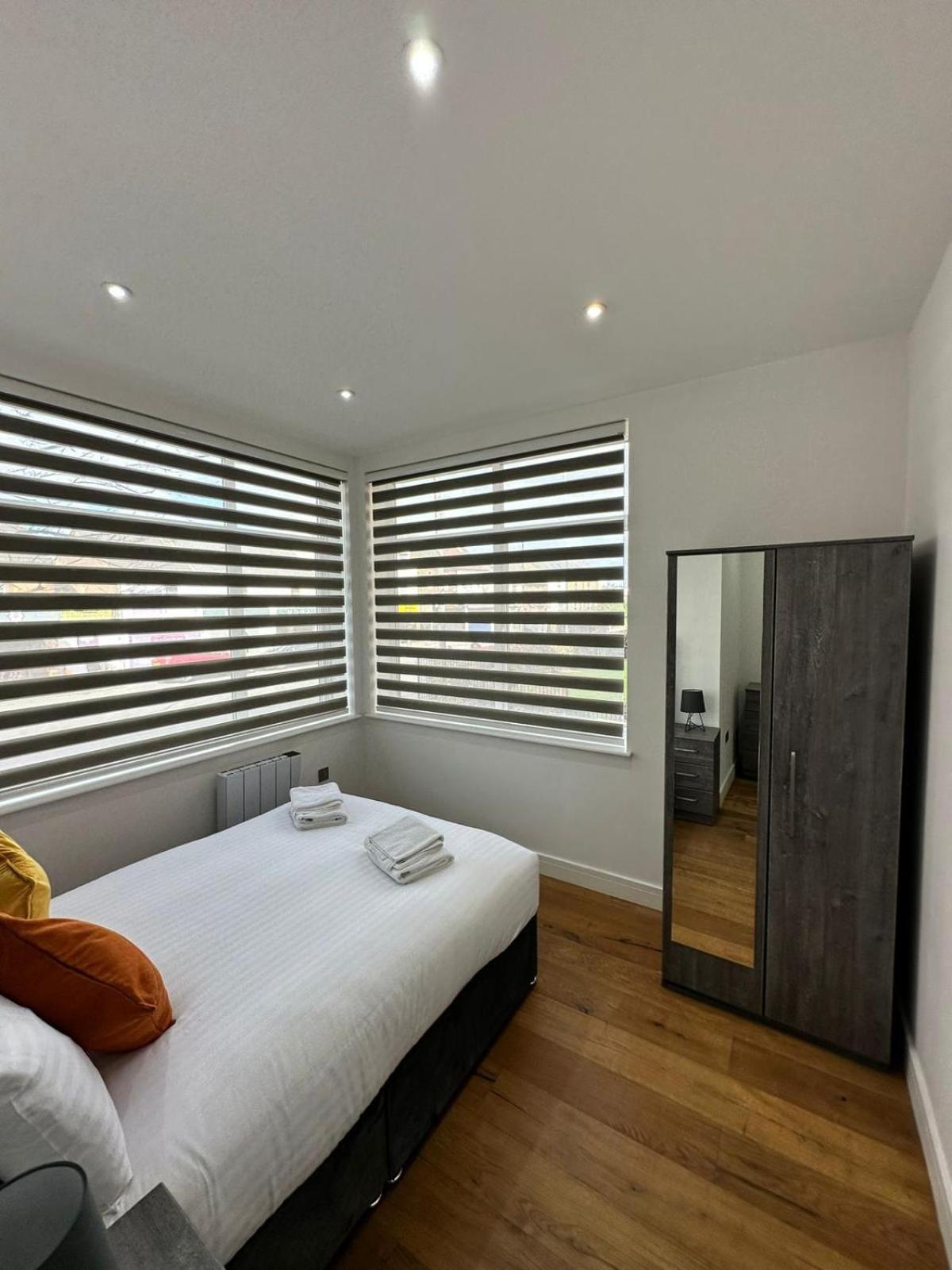 Deluxe Chic 1 2 Bed Apts Near Heathrow Legoland Windsor Slough Villa Eksteriør bilde