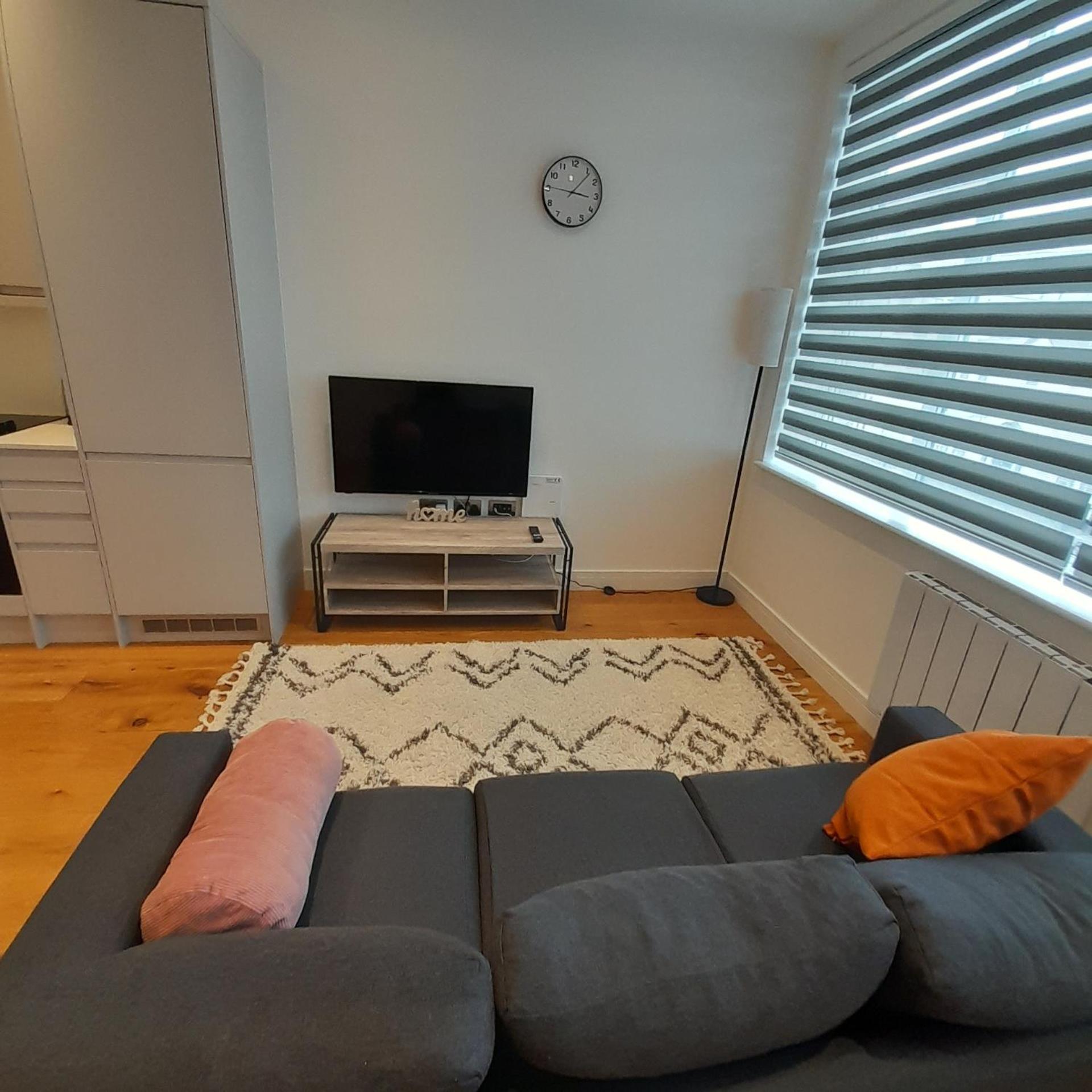 Deluxe Chic 1 2 Bed Apts Near Heathrow Legoland Windsor Slough Villa Eksteriør bilde